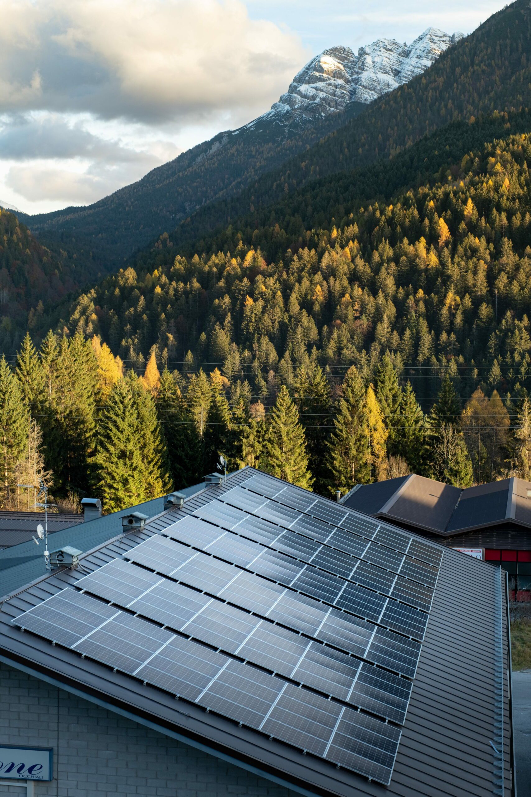 solar-energy-panels-on-house-roofs-near-cascading-2026-01-07-23-15-06-utc